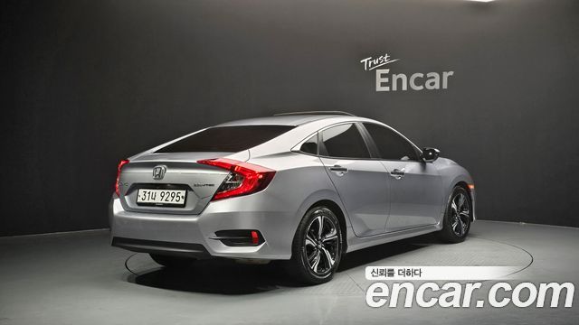 Honda Civic 2.0 10th - фото 1