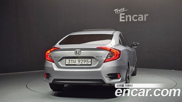 Honda Civic 2.0 10th - фото 3
