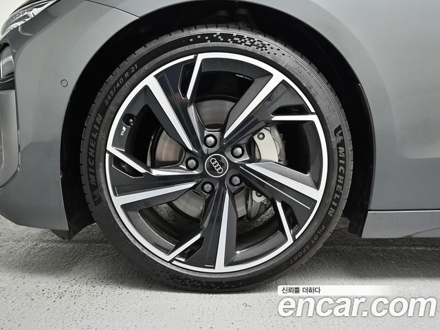 Audi A6 e-Tron Performance S line - фото 4
