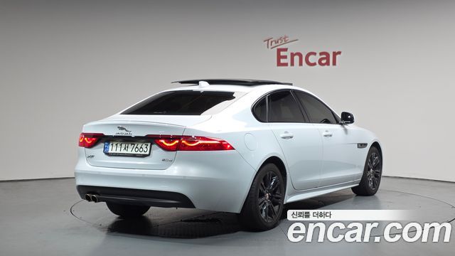 Jaguar XF X260 20d Chequered Flag Edition - фото 0