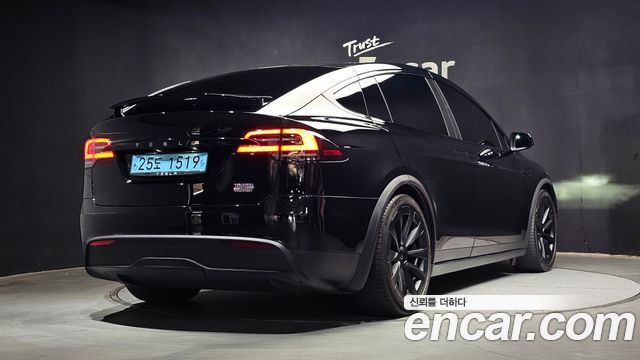 Tesla Model X Plaid - фото 1
