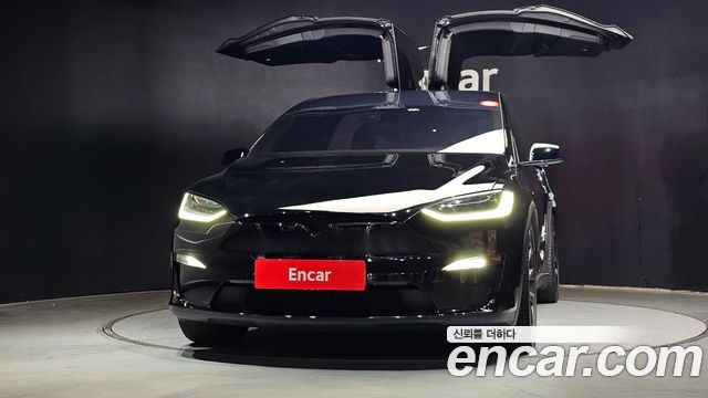 Tesla Model X Plaid - фото 2