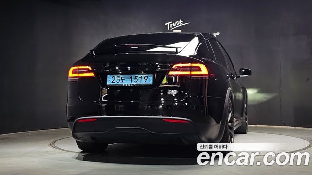 Tesla Model X Plaid - фото 3