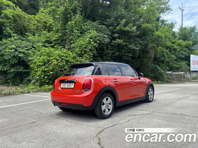Mini Cooper 5Door Standard 3rd - фото 1