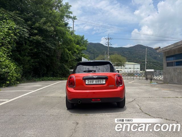 Mini Cooper 5Door Standard 3rd - фото 3