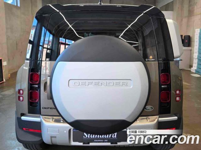 Land Rover Defender L663 110 D250 SE - фото 1