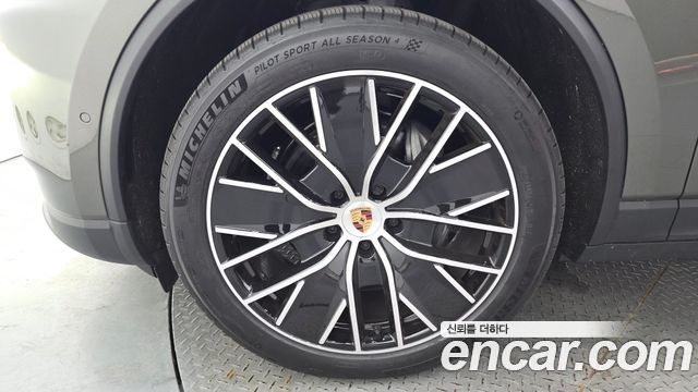 Porsche Macan EV Base 4 - фото 4