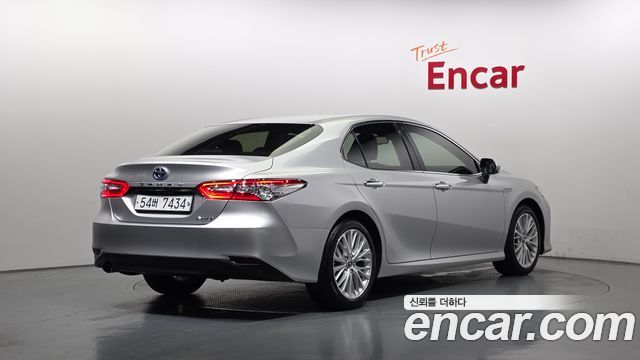 Toyota Camry XV70 2.5 XLE Hybrid - фото 1