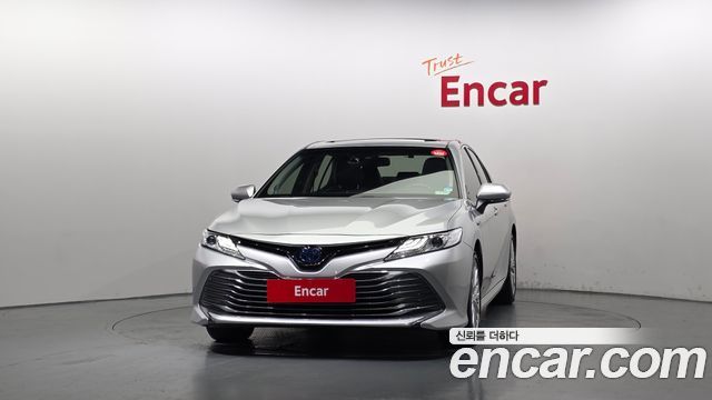 Toyota Camry XV70 2.5 XLE Hybrid - фото 2