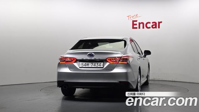 Toyota Camry XV70 2.5 XLE Hybrid - фото 3