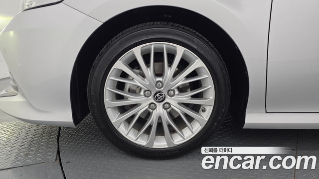 Toyota Camry XV70 2.5 XLE Hybrid - фото 4