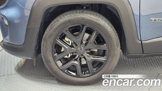Jeep Renegade 1.3 Limited - фото 4