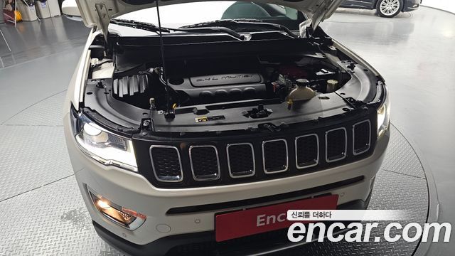 Jeep Compass 2-го поколения 2.4 limited 2WD - фото 4