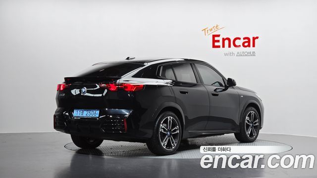 BMW iX2 U10 eDrive 20 M Sport - фото 0