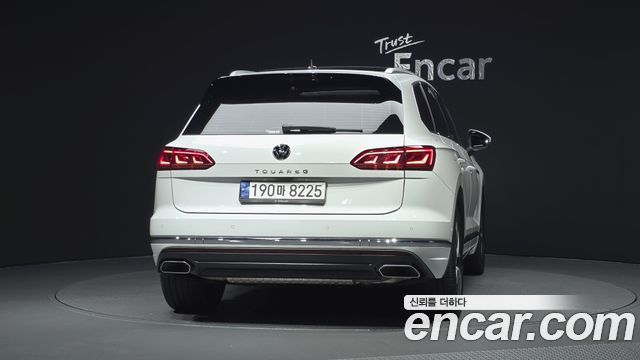 Volkswagen Touareg 3-го поколения 3.0 TDI Prestige - фото 3