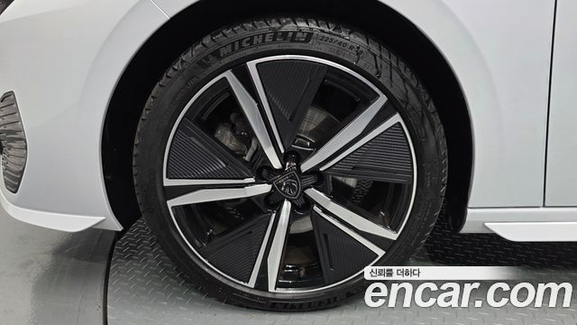 Peugeot 308 3-го поколения 1.2 Hybrid GT - фото 4