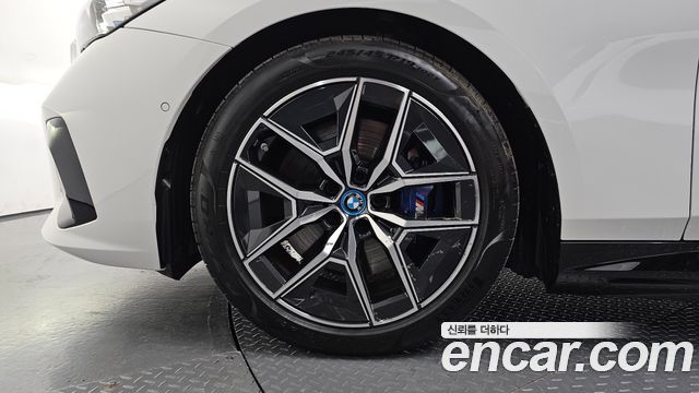 BMW i5 G60 eDrive 40 M Sport - фото 4