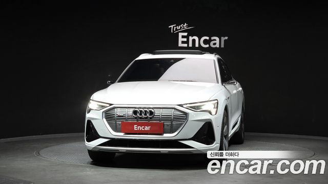 Audi e-Tron 55 Quattro Sportback - фото 2
