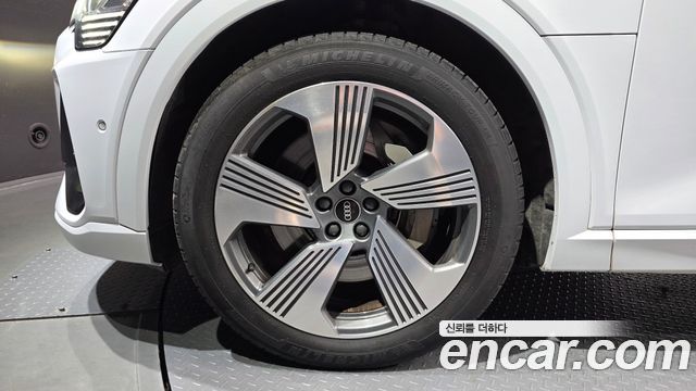 Audi e-Tron 55 Quattro Sportback - фото 4