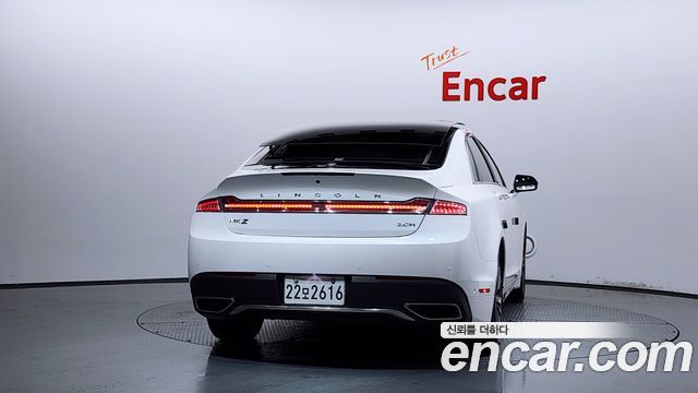 Lincoln MKZ Hybrid 2nd - фото 3