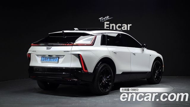 Cadillac Lyriq Sport - фото 1