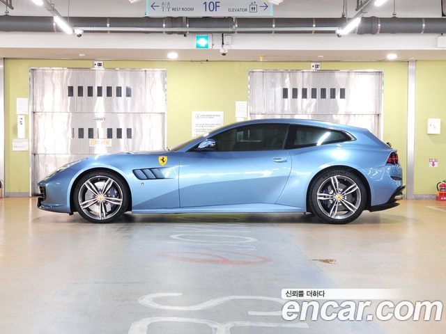Ferrari GTC4 Lusso 6.3 V12 - фото 1