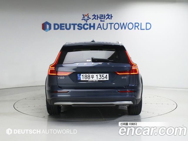 Volvo V60 Cross Country 2-го поколения B5 Ultra AWD - фото 3
