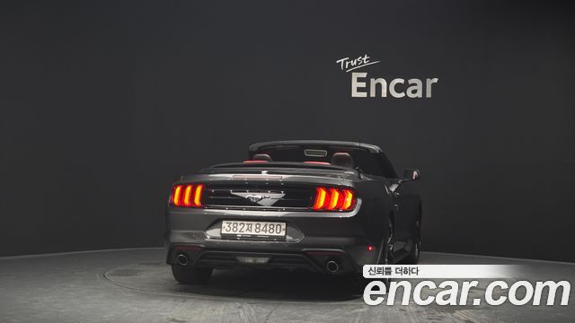 Ford Mustang Convertible - фото 3