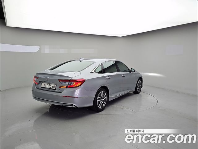 Honda Accord 10-го поколения 2.0 Hybrid Touring - фото 1