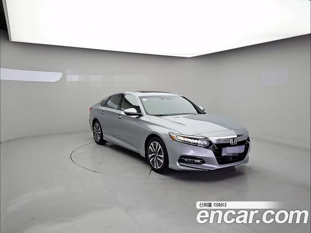 Honda Accord 10-го поколения 2.0 Hybrid Touring - фото 2