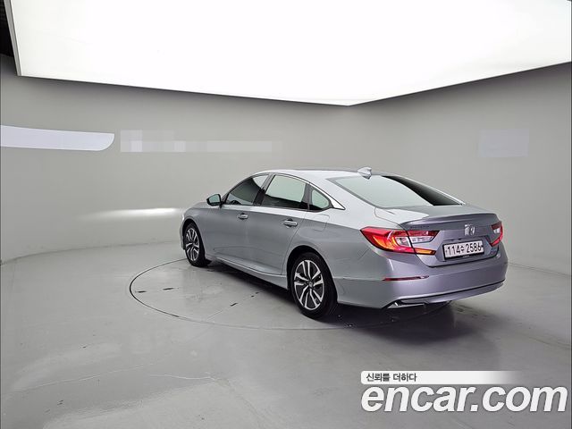 Honda Accord 10-го поколения 2.0 Hybrid Touring - фото 3