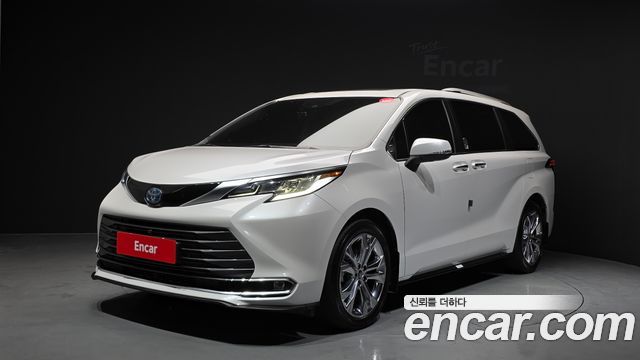 Toyota Sienna 4-го поколения 2.5 Hybrid 2WD - фото 0