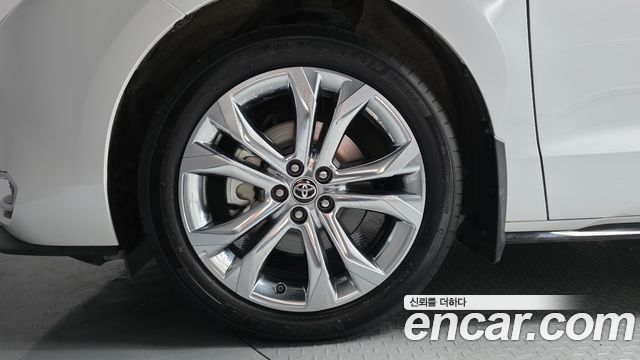 Toyota Sienna 4-го поколения 2.5 Hybrid 2WD - фото 4