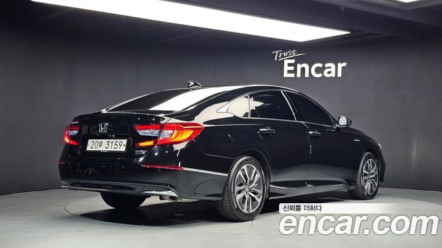 Honda Accord 10-го поколения 2.0 Hybrid Touring - фото 1