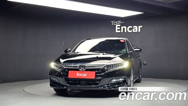 Honda Accord 10-го поколения 2.0 Hybrid Touring - фото 2