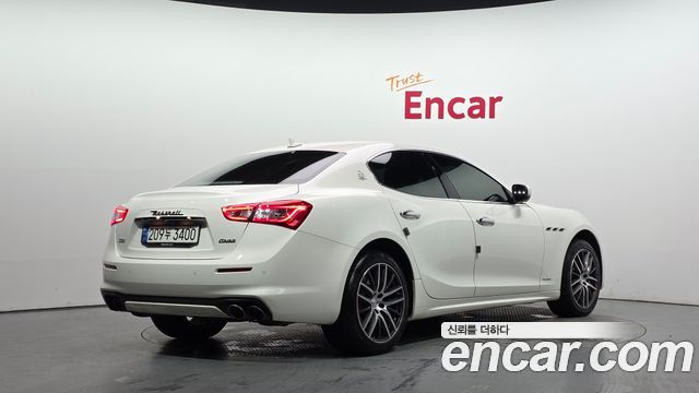 Maserati Ghibli 3.0S Q4 GranLusso 3rd - фото 1