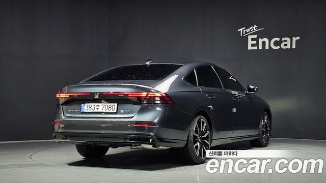 Honda Accord 11-го поколения 2.0 Hybrid Touring - фото 1