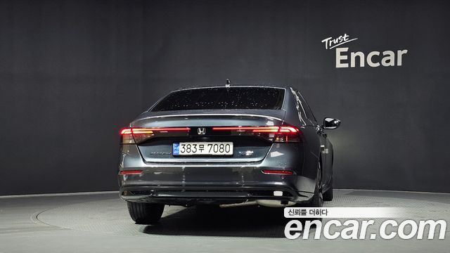 Honda Accord 11-го поколения 2.0 Hybrid Touring - фото 3