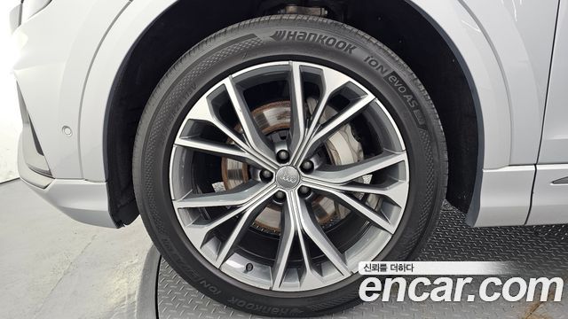 Audi Q8 50 TDI Quattro Premium - фото 4