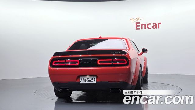 Dodge Challenger 6.4 - фото 3