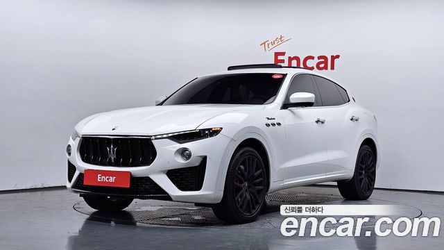Maserati Levante 3.0 AWD Modena - фото 0