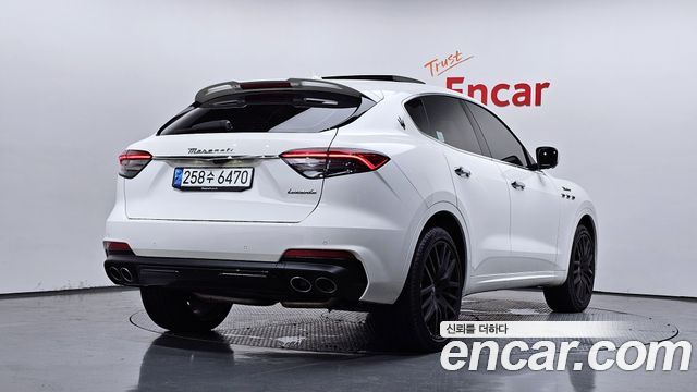 Maserati Levante 3.0 AWD Modena - фото 1