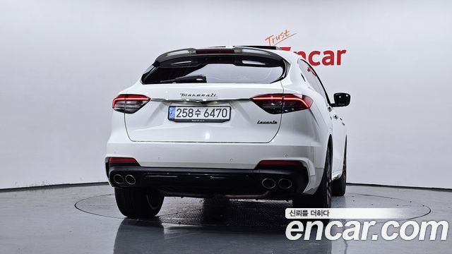 Maserati Levante 3.0 AWD Modena - фото 3