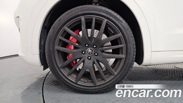 Maserati Levante 3.0 AWD Modena - фото 4