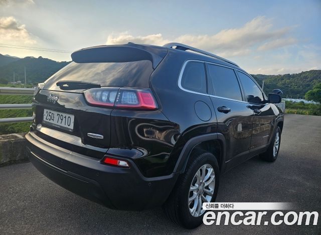 Jeep Cherokee KL 2.4 Longitude High AWD - фото 2