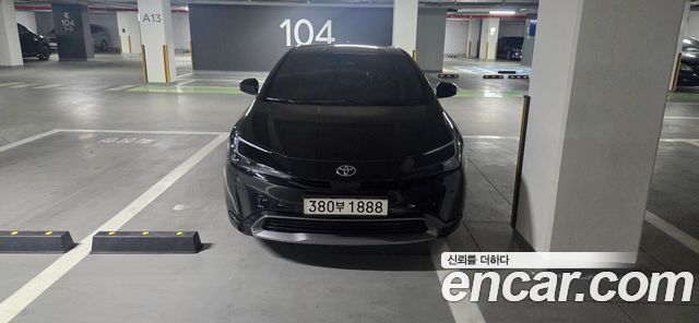 Toyota Prius 5-го поколения 2.0 XLE - фото 0