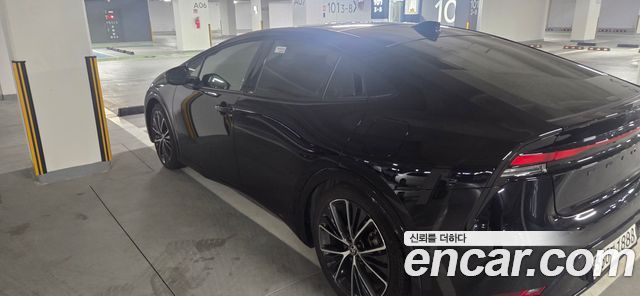 Toyota Prius 5-го поколения 2.0 XLE - фото 2