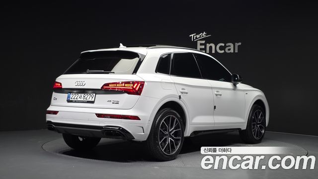 Audi Q5 FY 45 TFSI Quattro Premium - фото 1