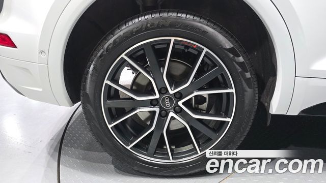Audi Q5 FY 45 TFSI Quattro Premium - фото 4