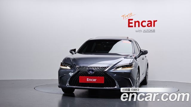 Lexus ES 300h 7-го поколения Executive - фото 1